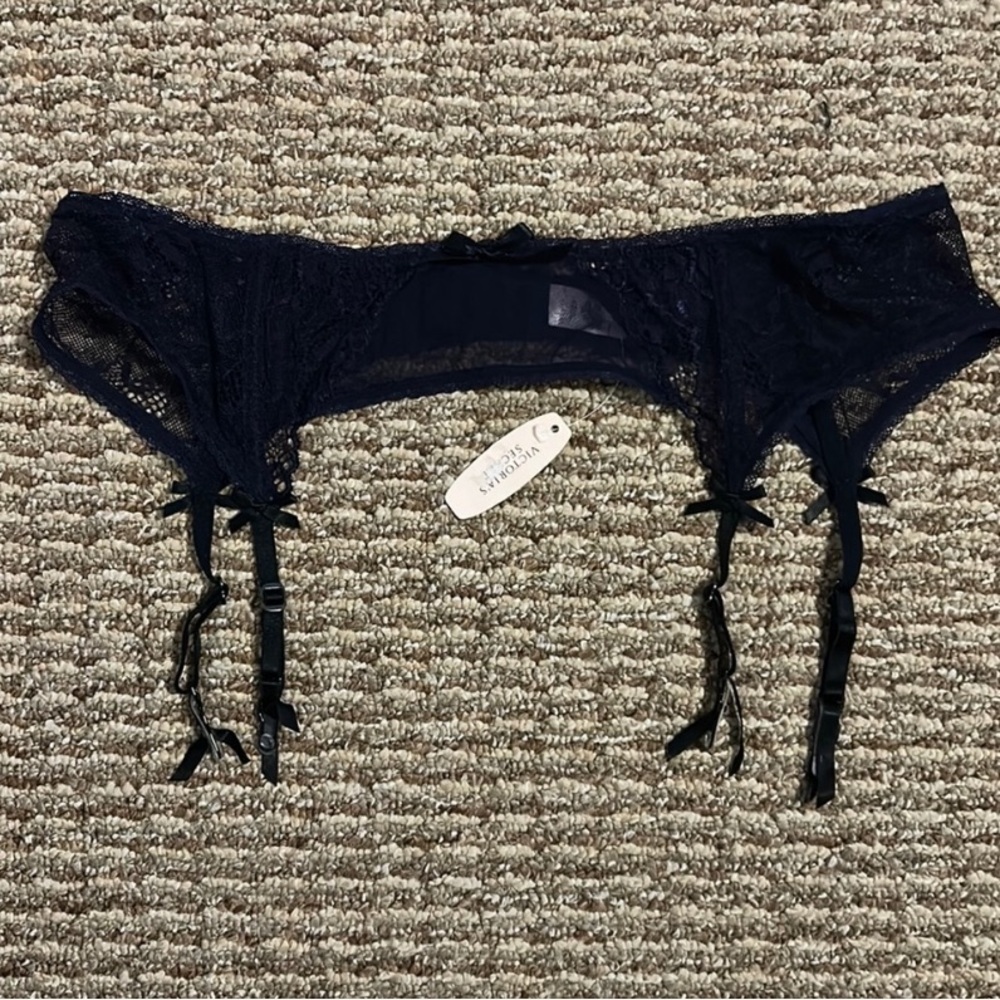 NWT Victoria's Secret Black Lace Garter Belt
